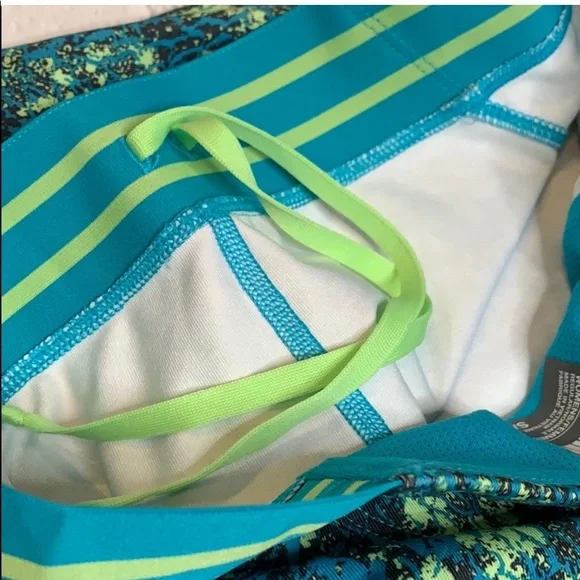 The North Face Neon Snakeskin Print Capri leggings - Picture 5 of 12